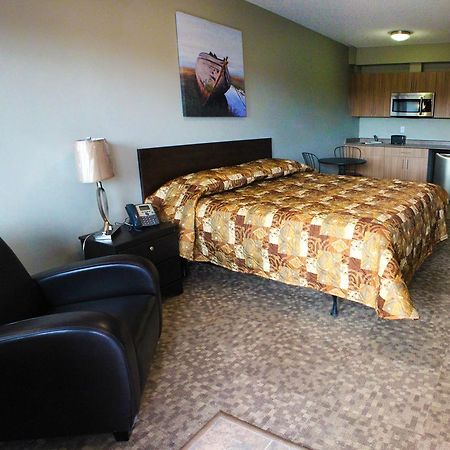 Alberta Beach Inn And Suites Exteriör bild
