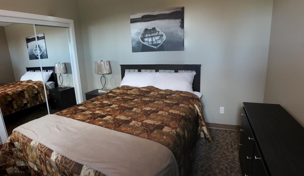 Alberta Beach Inn And Suites Exteriör bild